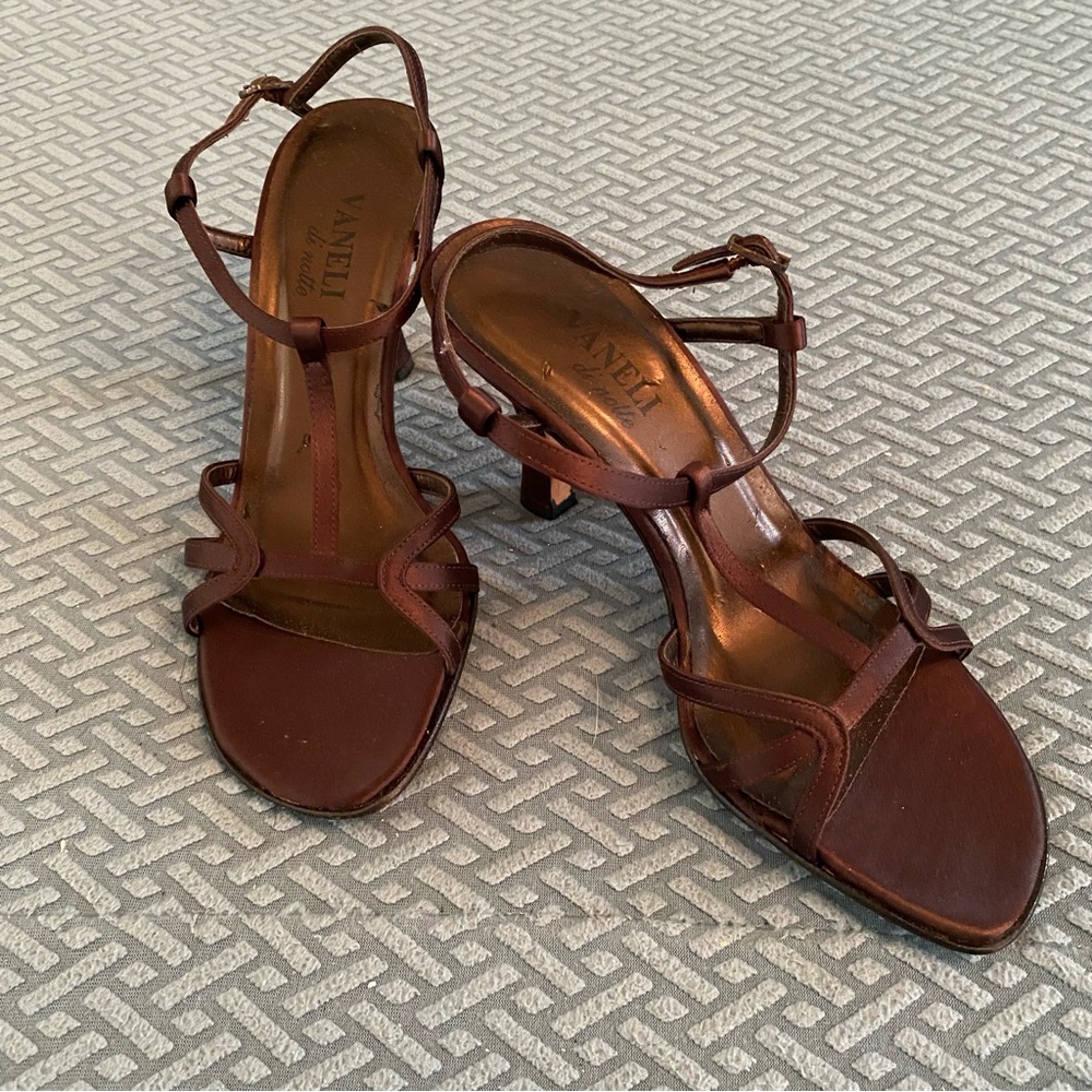 Vaneli de notte Women's Dark Brown Strappy Sandals Size 7